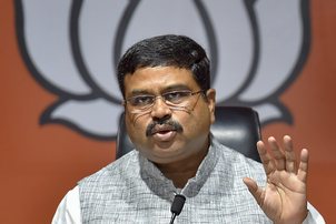 Selling lies: Pradhan targets Kejriwal for his jibe at PM Modi over withdrawal of Rs 2,000 notes