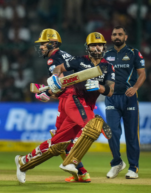 King Kohli treats fans with another ton as RCB score 197/5 against Gujarat Titans