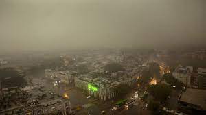 Thunderstorm, rain hit Delhi; 10 flights diverted
