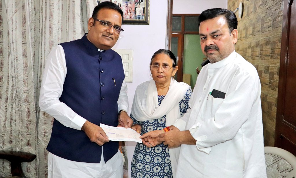 Delhi govt provides honorarium of Rs 1 cr to family of Corona warrior