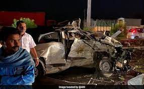 5 killed, 3 injured after car crashes into parked truck in Karnataka