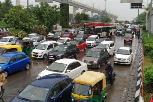 Delhi: Ban on 10-Year-Old Diesel, 15-Year-Old Petrol Vehicles to Remain in Force Despite Fuel Ban Hold