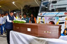 CM Fadnavis receives Nana Patekar's mortal remains in Pune